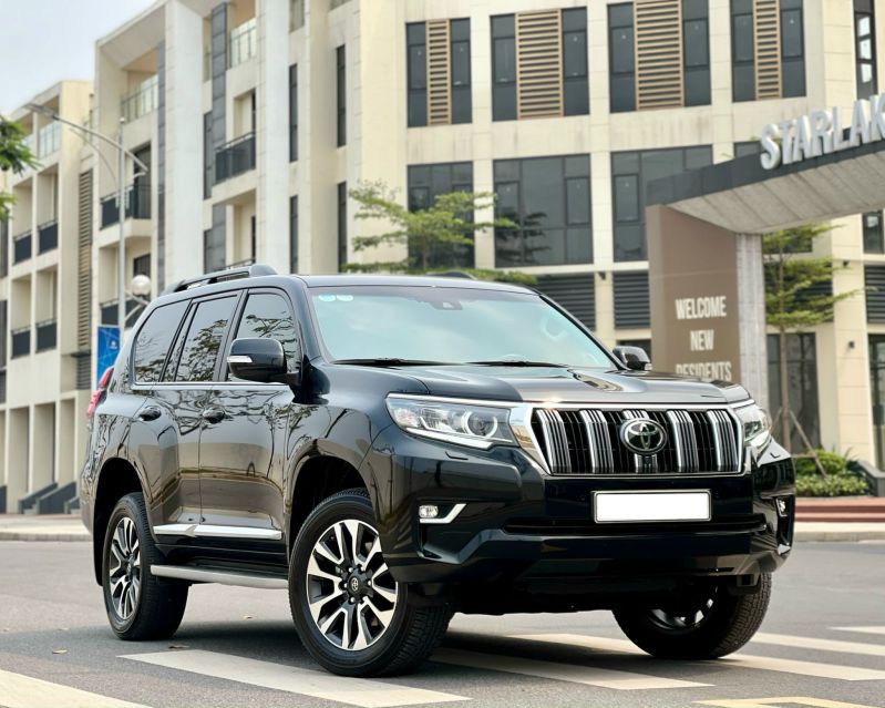Land Cruiser Prado 2023 - Thiết kế phần đầu xe