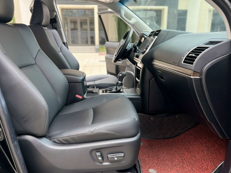 Toyota Land Cruiser Prado 2.7AT 4x4 2023 - Hàng ghế phụ