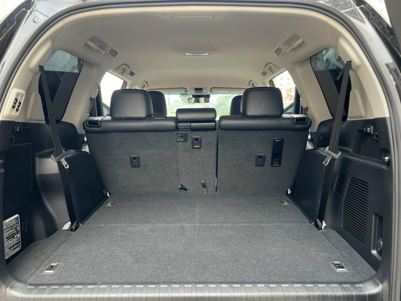 Toyota Land Cruiser VX 2023 - Phần cốp xe