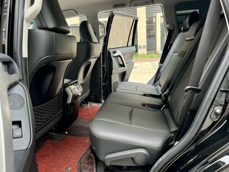 Toyota Land Cruiser Prado 2.7AT 4x4 2023 - hàng ghế thứ hai
