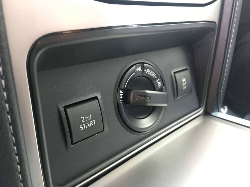 Toyota Land Cruiser Prado 2.7AT 4x4 2020 - Hệ thống gài cầu điện
