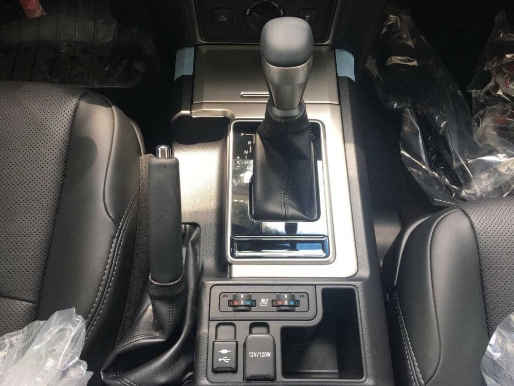 Toyota Land Cruiser Prado 2.7AT 4x4 2020 - cần số - hệ thống điều khiển điều hòa hàng ghế sau