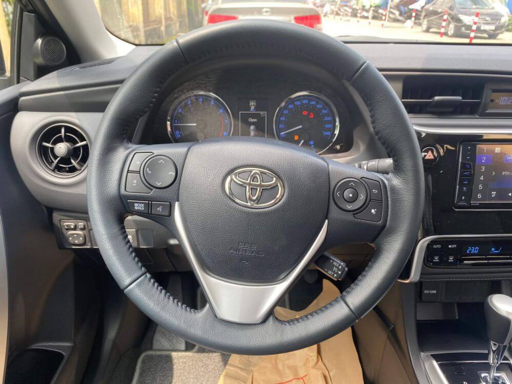 Toyota Altis 1.8G 2021 - Vô lăng bọc da tích hợp các phím điều khiển