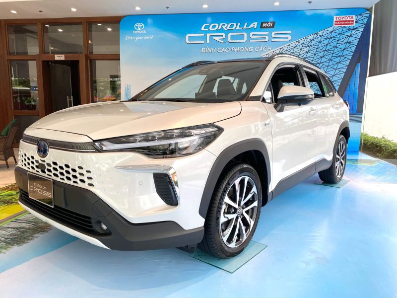 Toyota Corolla Cross 1.8HV Hybrid 2024 - Ngoại hình thể thao, bắt mắt