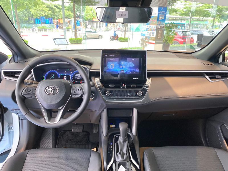 Toyota Cross Hybrid 1.8HV 2024 - Khoang nội thất thoáng đãng, rộng rãi