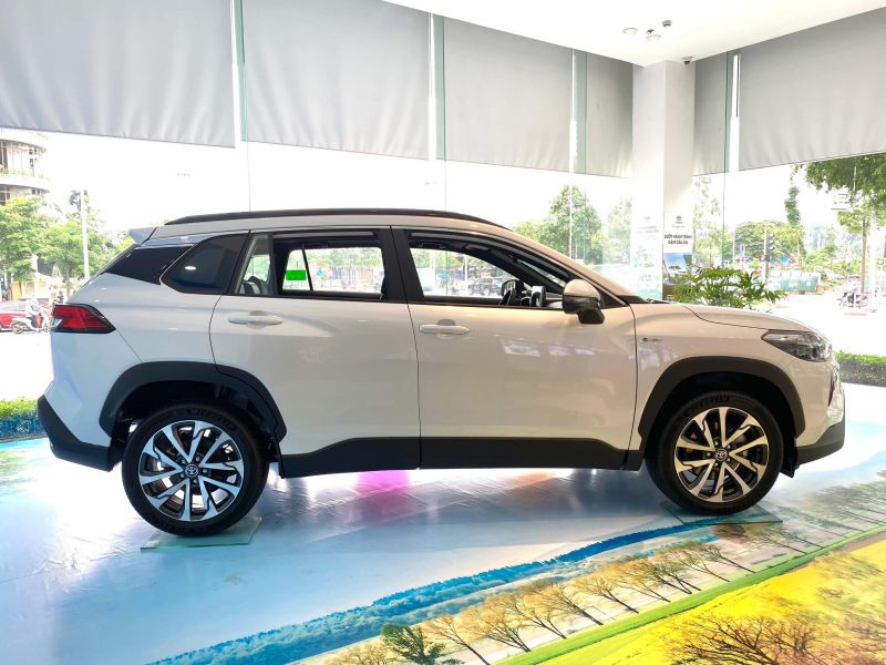 Toyota Corolla Cross 1.8HV Hybrid 2024 - La răng thể thao 18"