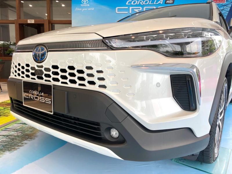 Toyota Cross Hybrid 1.8HV 2024 - Thiết kế phần đầu xe