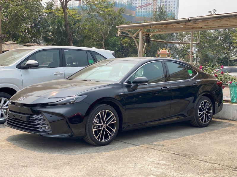 giá camry 2.5 HEV 2025 - Dẫn đầu xu hướng
