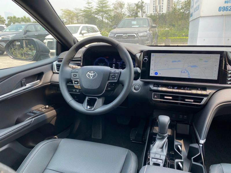 giá camry 2.5 HEV 2025 - Nội thất sang trọng, hiện đại
